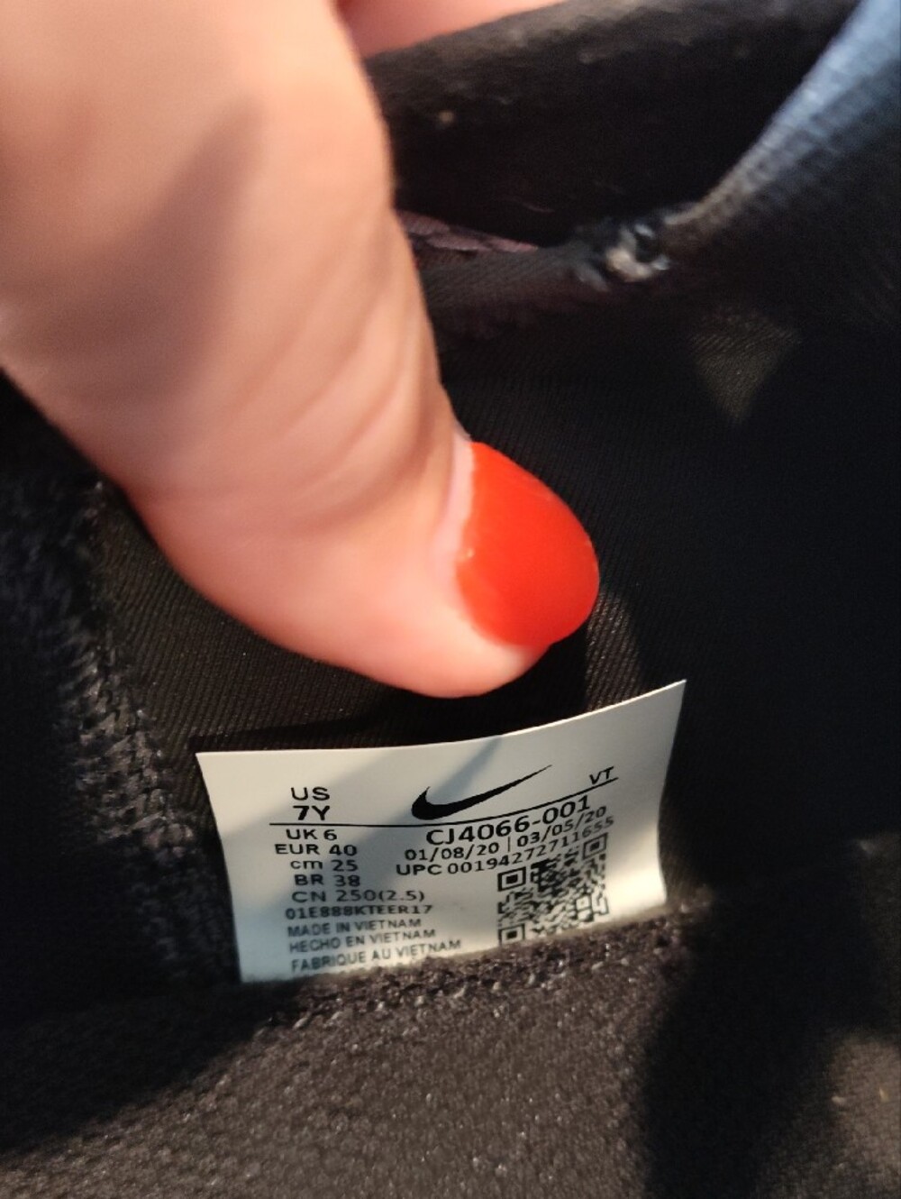 Nike Women's Athletic Low-Top Sneakers in Gray and Black - Picture 7 of 9